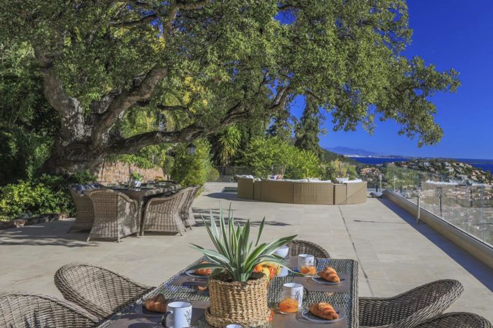 Image No.21-8 Bed House for sale