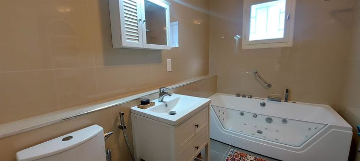 Image No.12-5 Bed House for sale