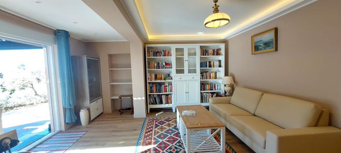 Image No.18-5 Bed House for sale