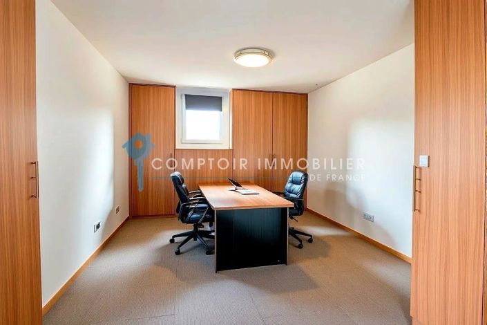 Image No.8-3 Bed House for sale