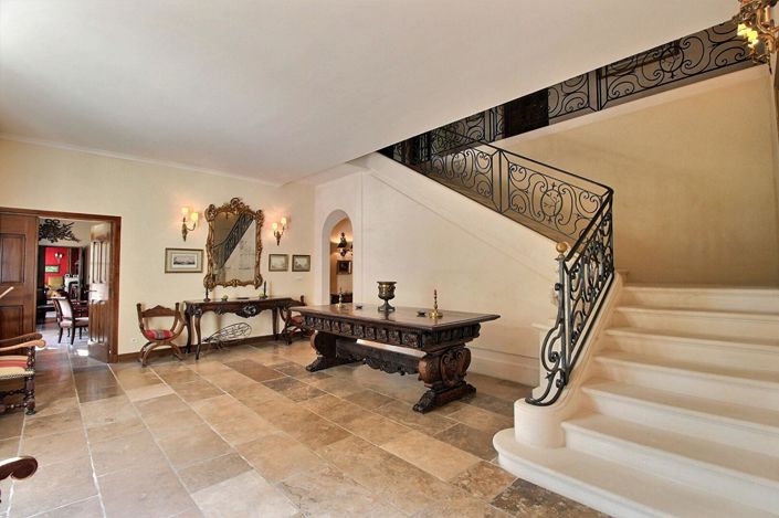 Image No.5-12 Bed Property for sale