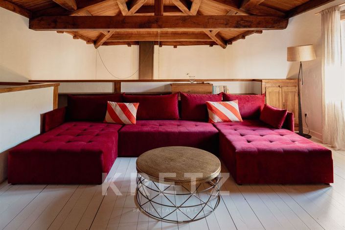 Image No.8-6 Bed House for sale