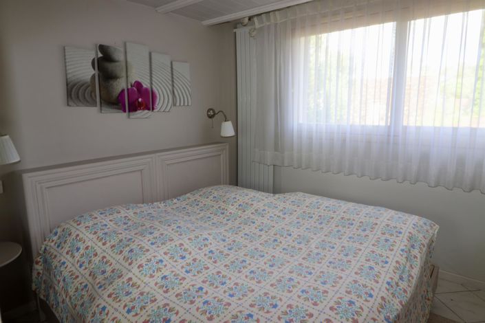 Image No.17-5 Bed House for sale