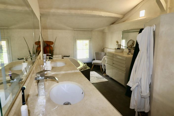 Image No.19-5 Bed House for sale