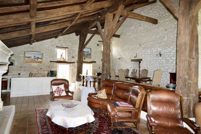 Image No.8-5 Bed House for sale