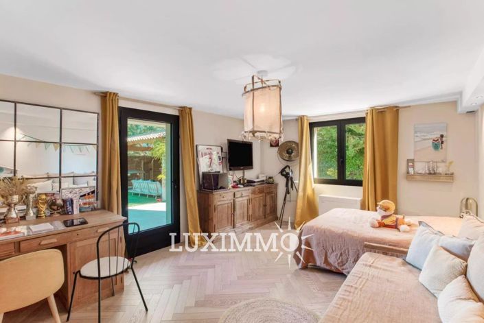 Image No.11-5 Bed House for sale