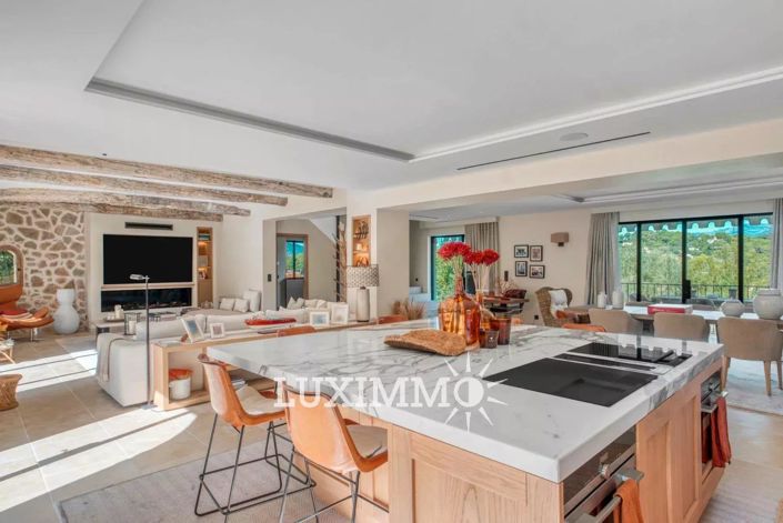 Image No.8-5 Bed House for sale