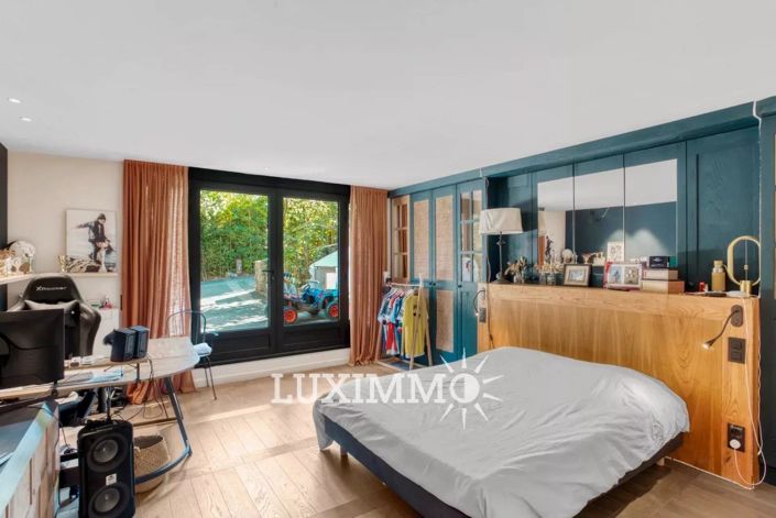 Image No.9-5 Bed House for sale