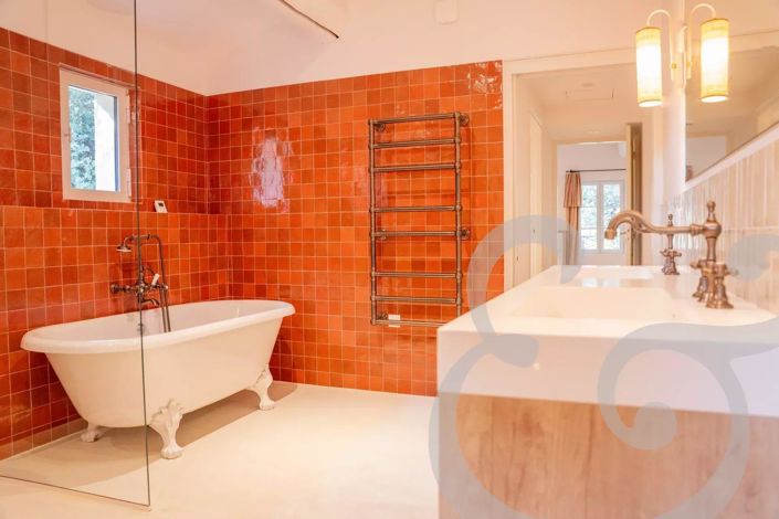 Image No.21-5 Bed House for sale