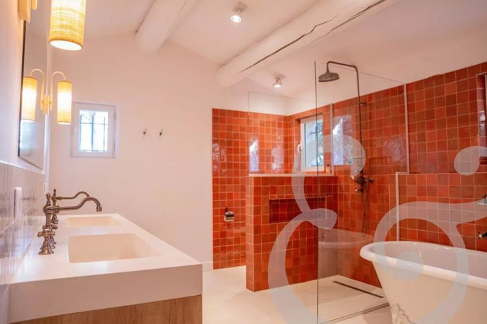 Image No.22-5 Bed House for sale