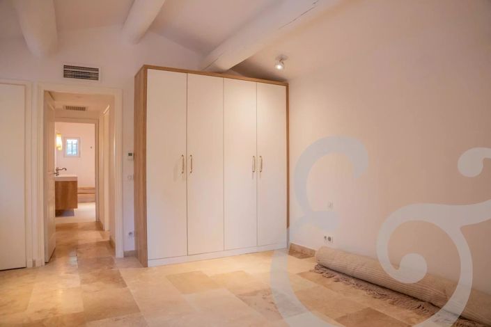 Image No.29-5 Bed House for sale