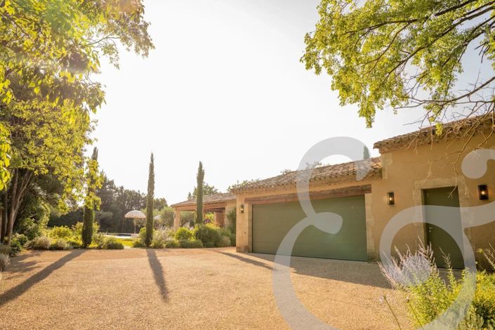 Image No.8-5 Bed House for sale