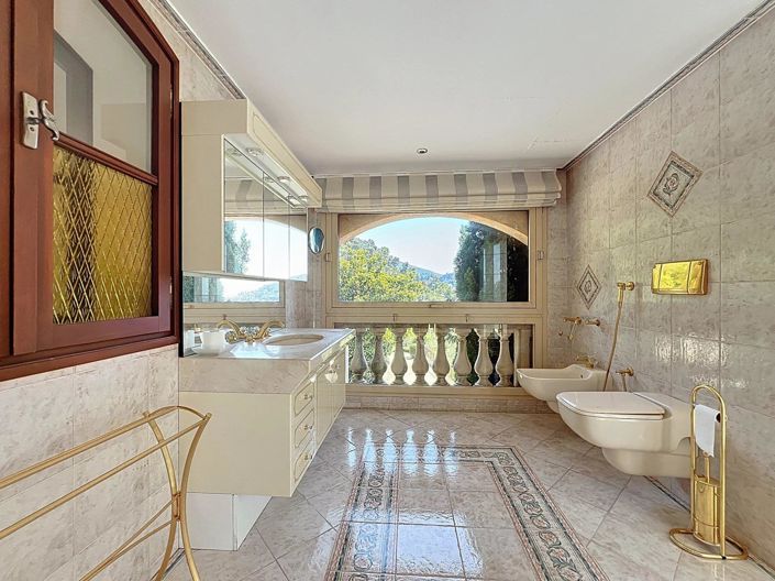 Image No.20-10 Bed House for sale