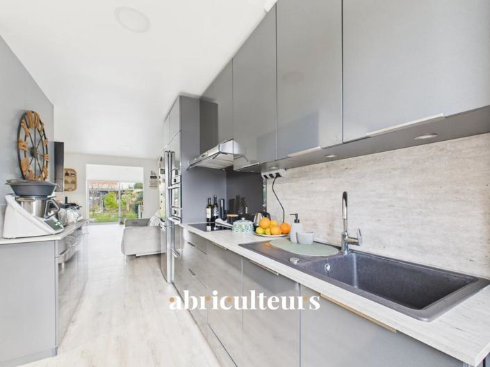 Image No.12-3 Bed House for sale