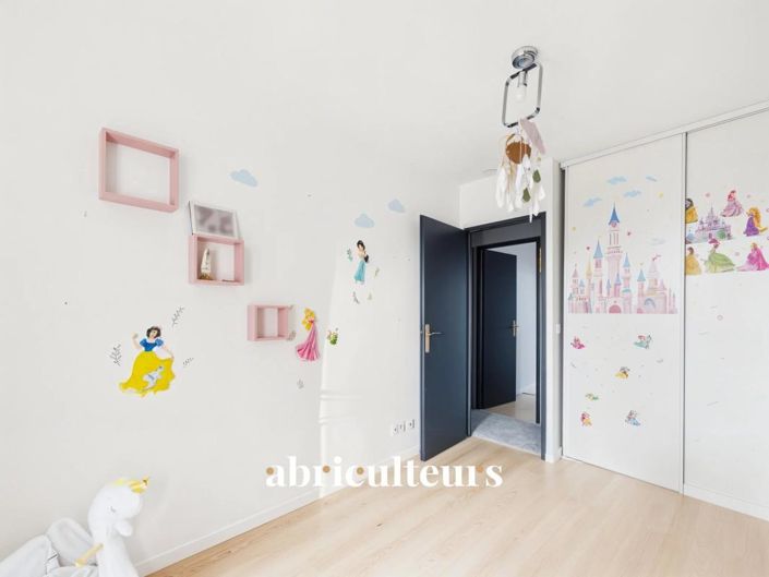 Image No.15-3 Bed House for sale