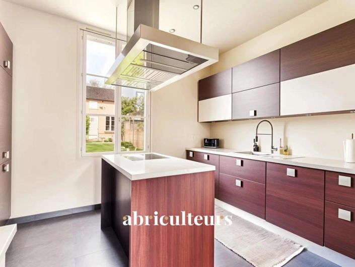 Image No.7-5 Bed House for sale