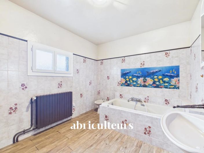 Image No.14-6 Bed House for sale