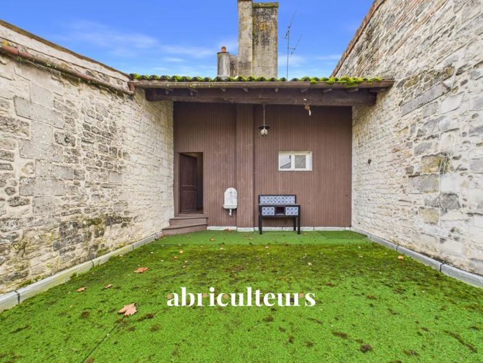 Image No.5-6 Bed House for sale