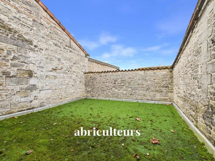 Image No.6-6 Bed House for sale