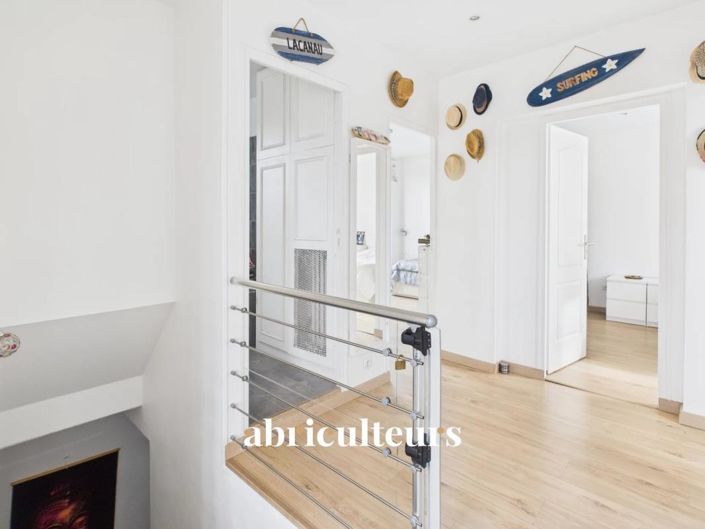 Image No.11-3 Bed House for sale