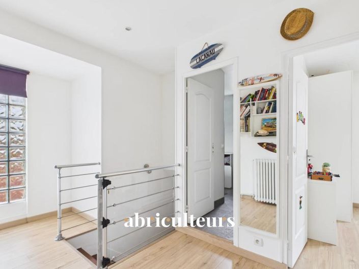 Image No.12-3 Bed House for sale