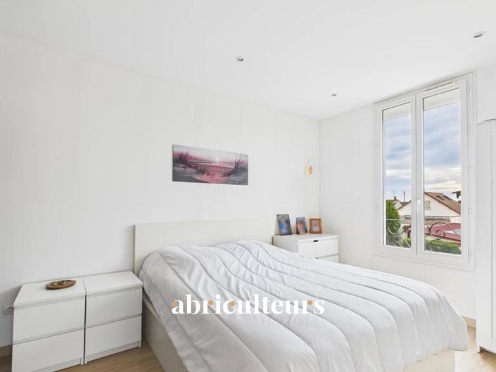 Image No.15-3 Bed House for sale