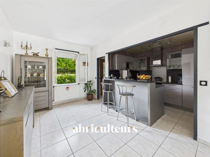 Image No.8-4 Bed House for sale