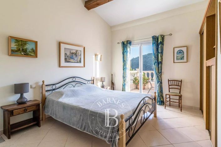 Image No.17-5 Bed House for sale