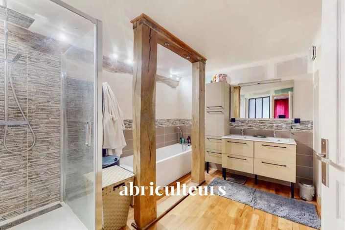 Image No.10-5 Bed House for sale