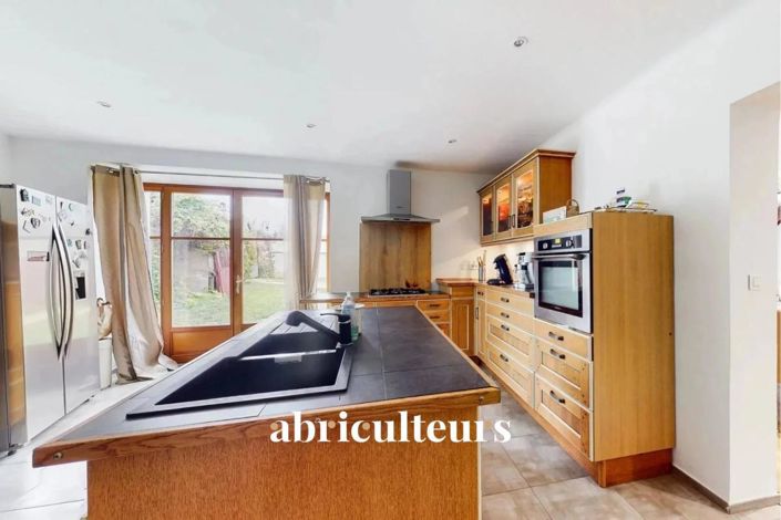 Image No.5-5 Bed House for sale