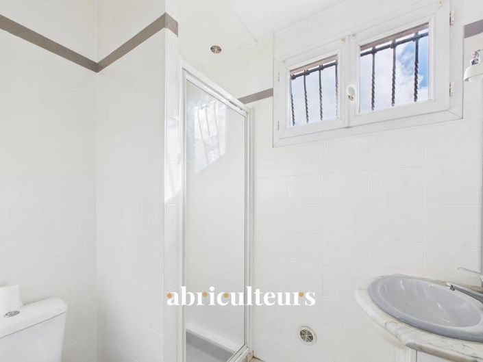 Image No.11-2 Bed House for sale