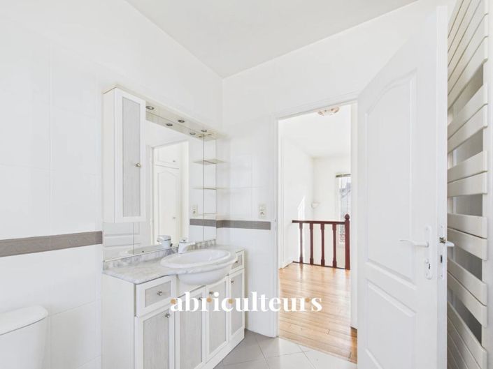 Image No.17-2 Bed House for sale