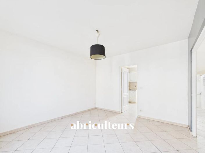 Image No.8-2 Bed House for sale