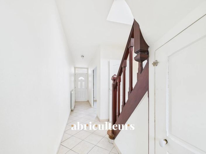 Image No.9-2 Bed House for sale