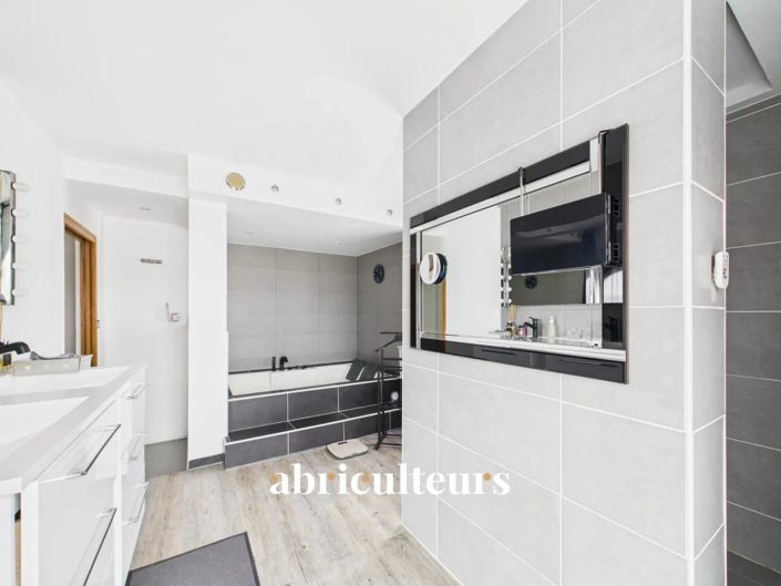 Image No.23-2 Bed Apartment for sale