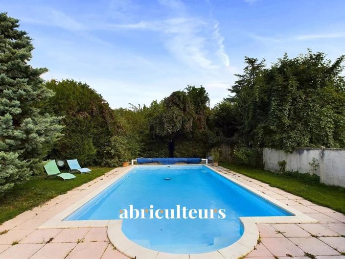 Image No.2-4 Bed House for sale