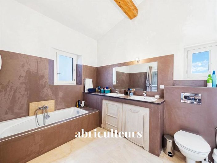 Image No.20-4 Bed House for sale