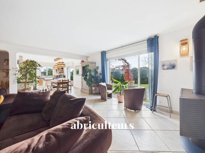 Image No.8-4 Bed House for sale