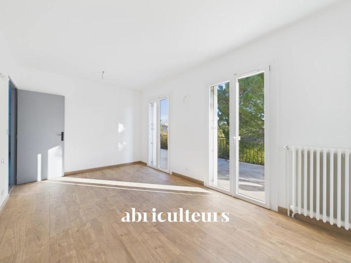 Image No.11-3 Bed House for sale