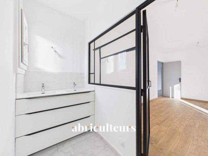 Image No.12-3 Bed House for sale