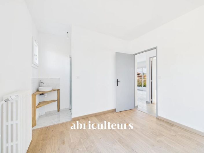 Image No.21-3 Bed House for sale