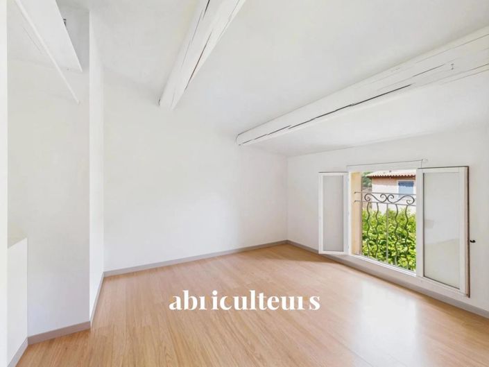 Image No.12-5 Bed House for sale