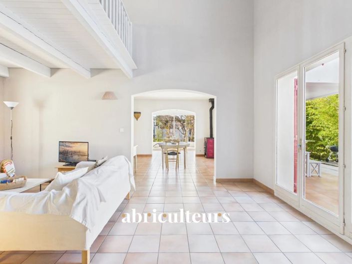 Image No.3-5 Bed House for sale