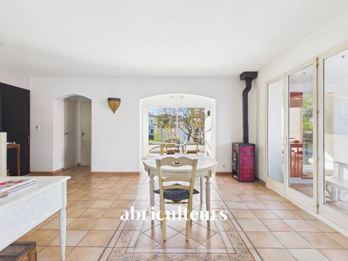 Image No.6-5 Bed House for sale