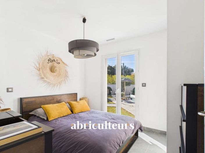 Image No.10-3 Bed House for sale