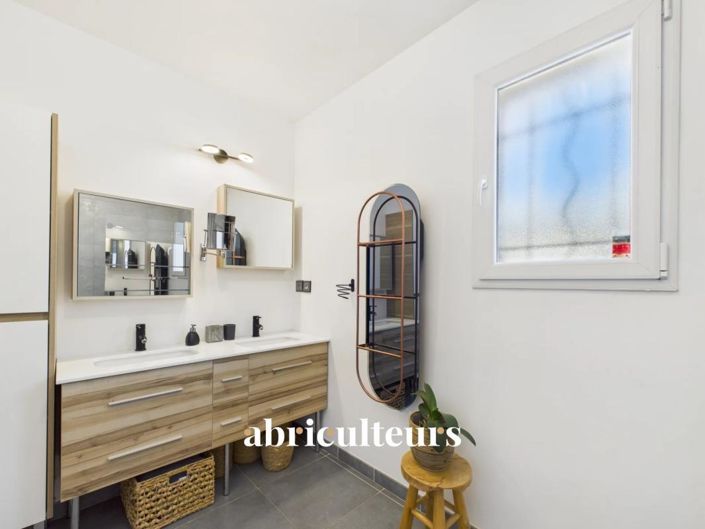 Image No.14-3 Bed House for sale