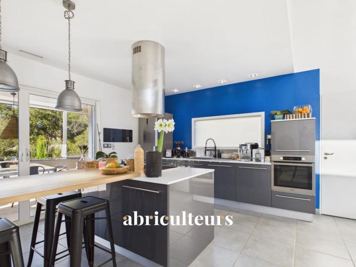 Image No.6-3 Bed House for sale