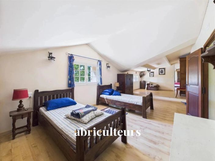 Image No.18-4 Bed House for sale