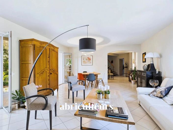 Image No.7-4 Bed House for sale