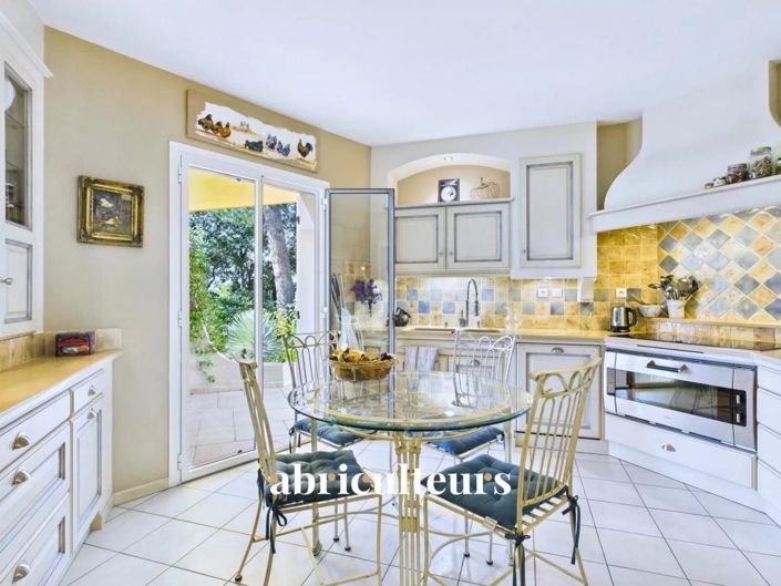 Image No.8-4 Bed House for sale